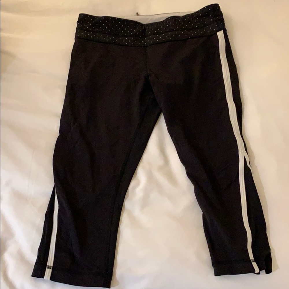 Lululemon crops 8 black and white